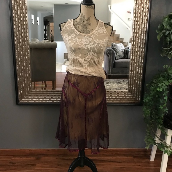 Lacy skirt - Picture 2 of 2